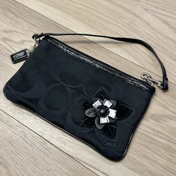 LIKE NEW Coach Vintage Signature Monogram Floral Appliqué Wristlet Clutch - Picture 2 of 5